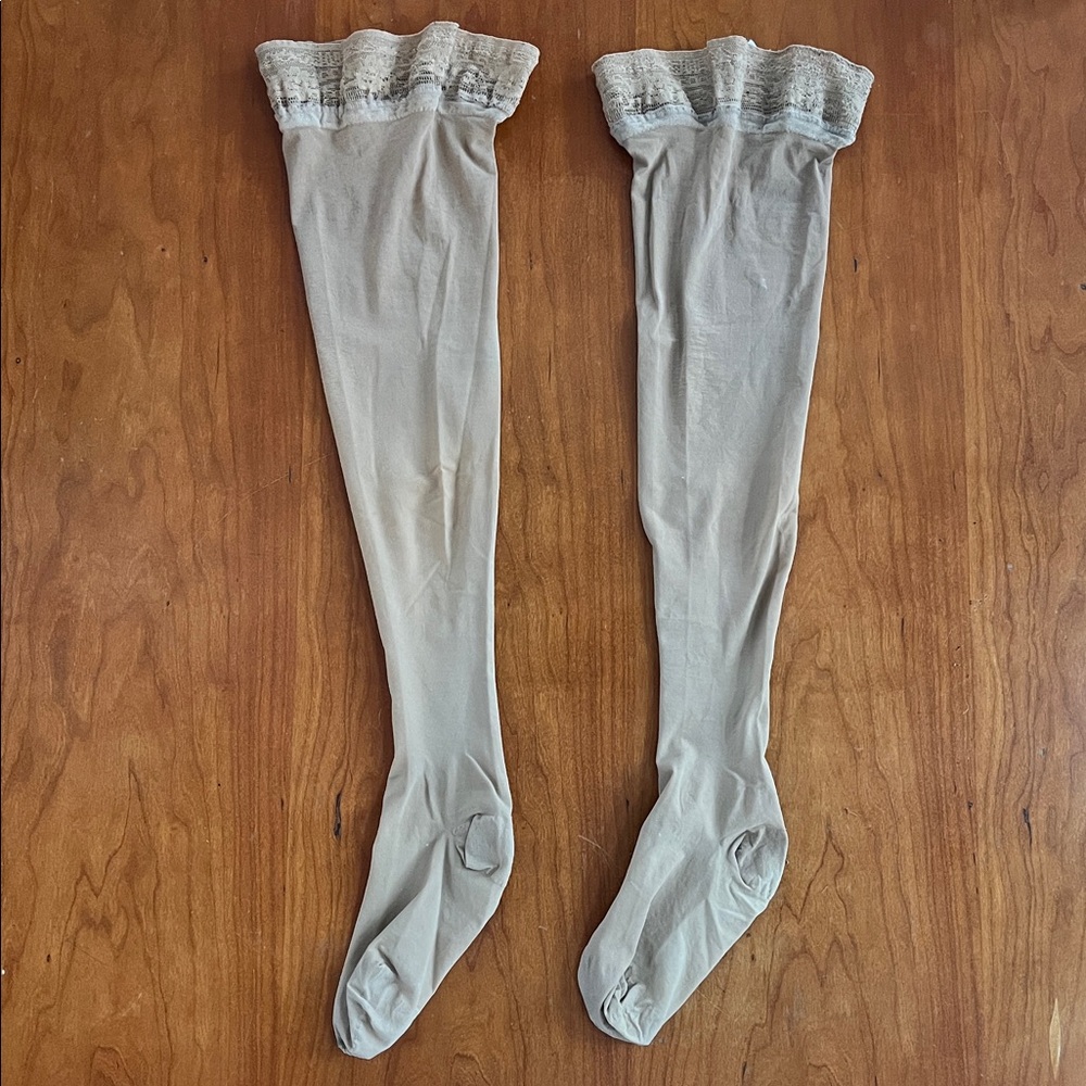 Jobst Compression Thigh High Ultrasheer Stockings w/Lace Silicone Band 20-30mmHg - Picture 3 of 16